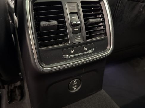 Certified 2024 Porsche Macan S AWD/4WD image 32