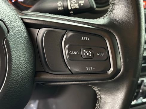 Used 2022 Jeep Gladiator Willys image 14