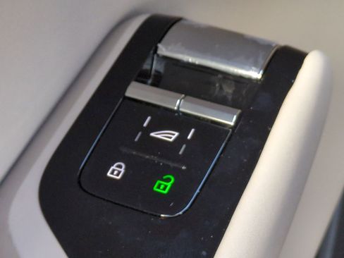 New 2025 Volvo EX90 Ultra image 23