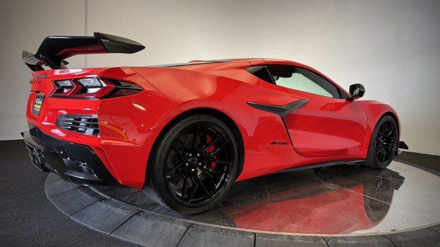 Used 2024 Chevrolet Corvette Z06 w/ Z07 Performance Package RWD image 27