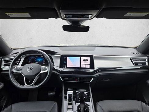 Used 2025 Volkswagen Atlas Cross Sport SE image 13