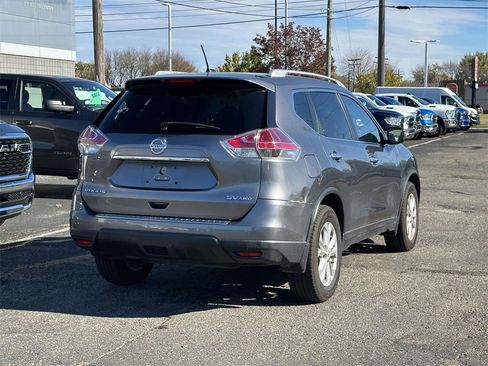 Used 2016 Nissan Rogue SV image 4