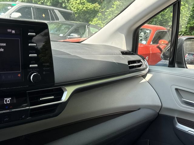 Used 2023 Toyota Sienna XLE FWD image 29