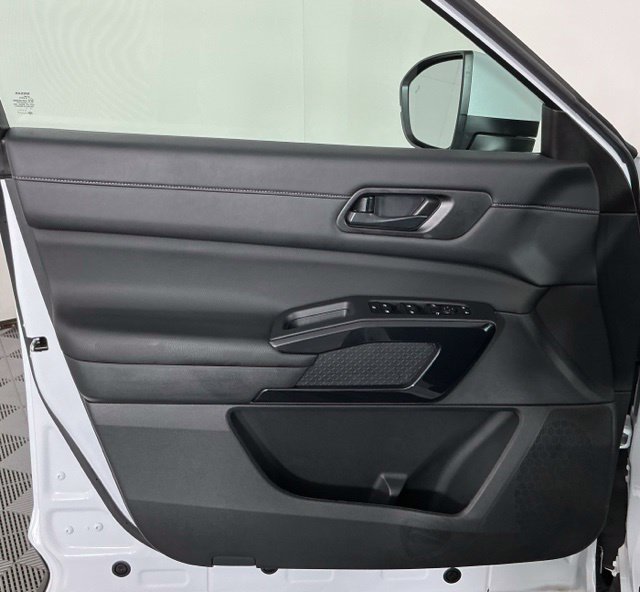 Used 2025 Nissan Pathfinder SV w/ SV Premium Package FWD image 12