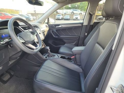 Certified 2023 Volkswagen Tiguan SE w/ Panoramic Sunroof Package FWD image 39