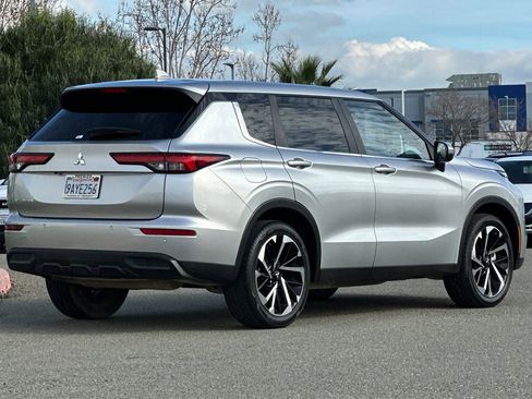 Used 2022 Mitsubishi Outlander ES image 4