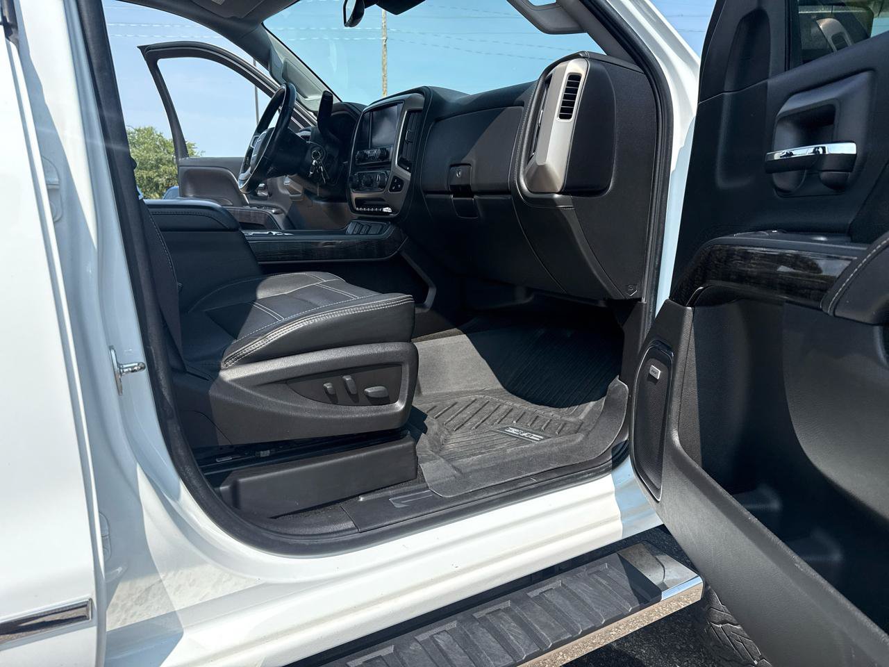 Used 2016 GMC Sierra 2500 Denali w/ Duramax Plus Package AWD/4WD image 37