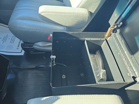 Used 2016 Chevrolet Express 2500 image 26