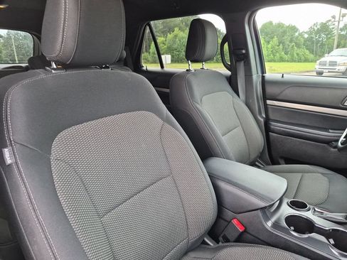 Used 2018 Ford Explorer XLT FWD image 35