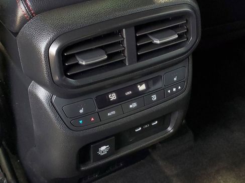 Used 2025 Honda Pilot Black Edition image 34