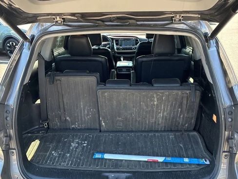 Used 2016 Toyota Highlander XLE AWD/4WD image 35