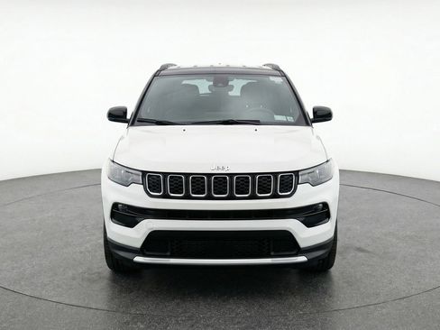 Used 2025 Jeep Compass Limited image 2