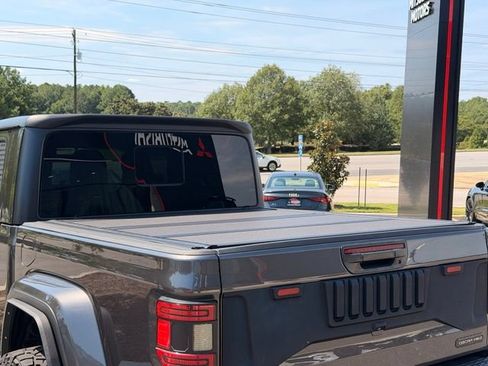 Used 2023 Jeep Gladiator Sport AWD/4WD image 11