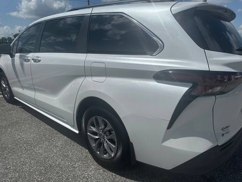 Used 2026 Toyota Sienna XLE FWD image 6