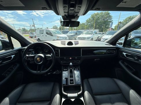 Used 2022 Porsche Macan AWD/4WD image 31