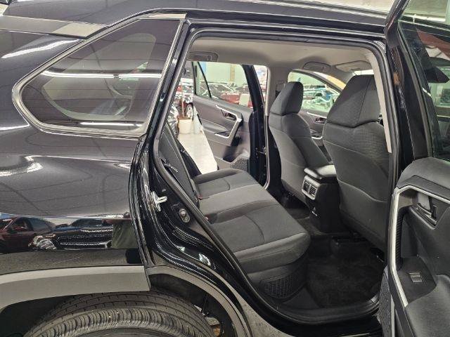Used 2021 Toyota RAV4 LE AWD/4WD image 33