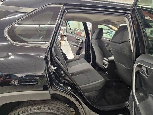 Used 2021 Toyota RAV4 LE AWD/4WD image 33