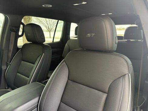 Used 2025 Buick Enclave Sport Touring w/ Power Package image 25