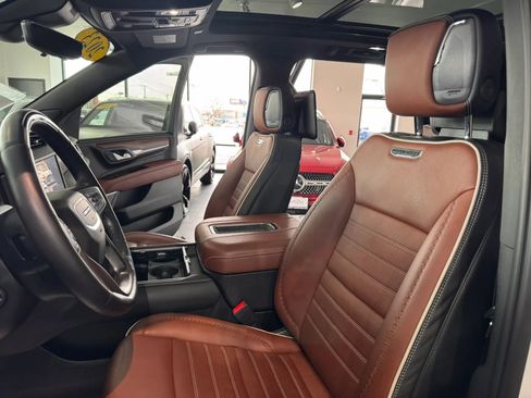 Used 2023 GMC Yukon Denali Ultimate image 10