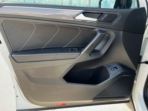 Used 2022 Volkswagen Tiguan SE R-Line image 13