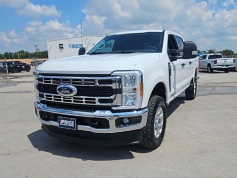 Used 2024 Ford F250 XLT w/ FX4 Off-Road Package AWD/4WD image 2