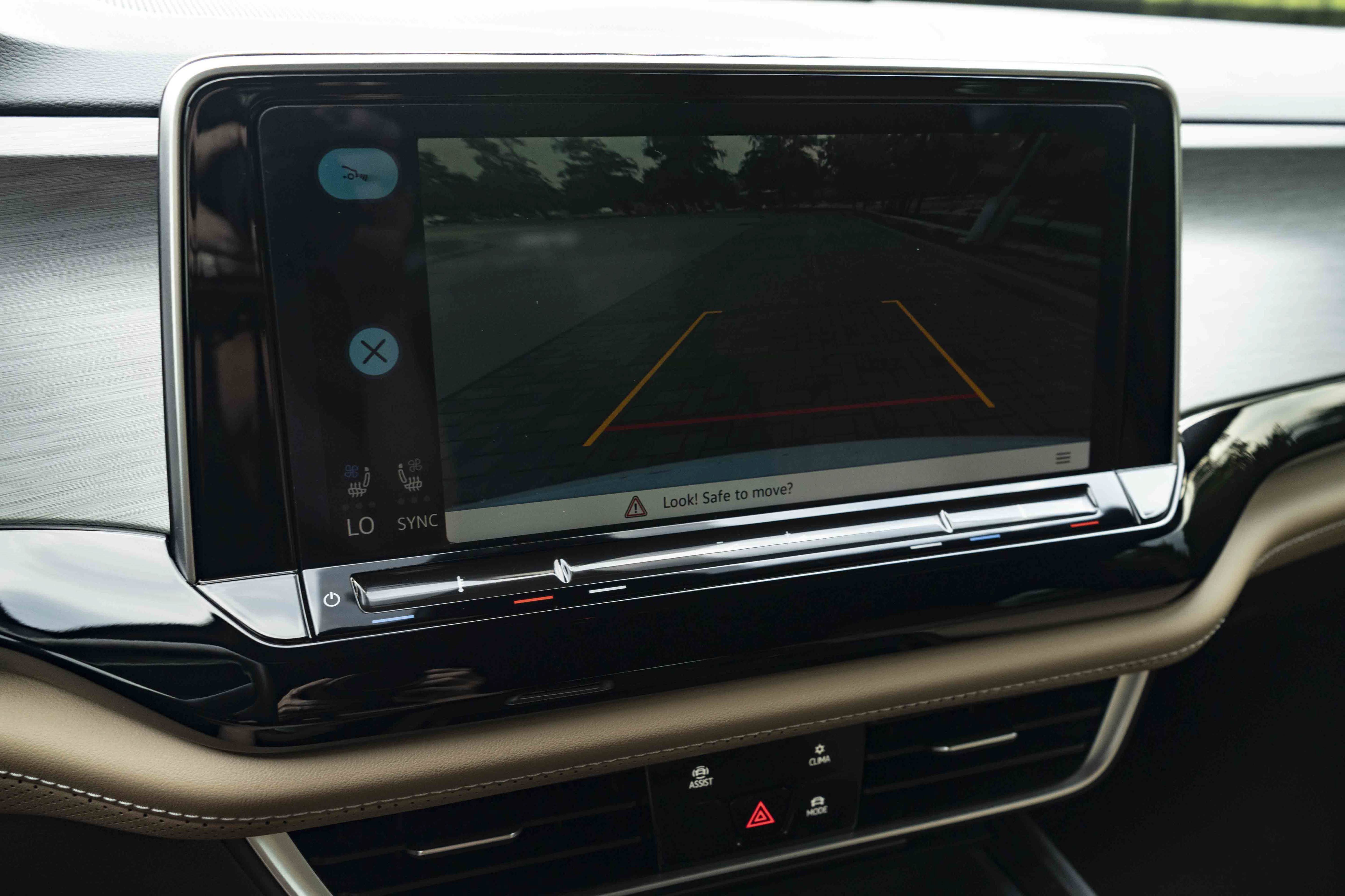 Certified 2024 Volkswagen Atlas Cross Sport SE FWD image 26