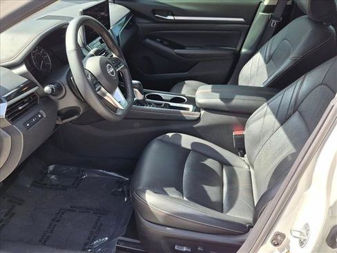 Used 2024 Nissan Altima 2.5 SR w/ SR Premium Package FWD image 17