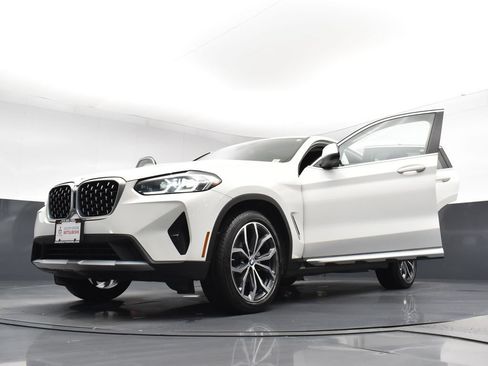 Used 2022 BMW X4 xDrive30i AWD/4WD image 34