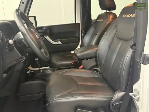 Used 2015 Jeep Wrangler Sahara w/ Connectivity Group AWD/4WD image 12
