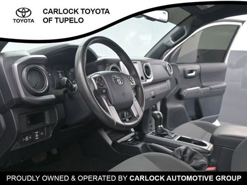 Used 2018 Toyota Tacoma TRD Off-Road AWD/4WD image 12