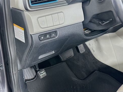 Used 2019 Kia Niro LX image 10