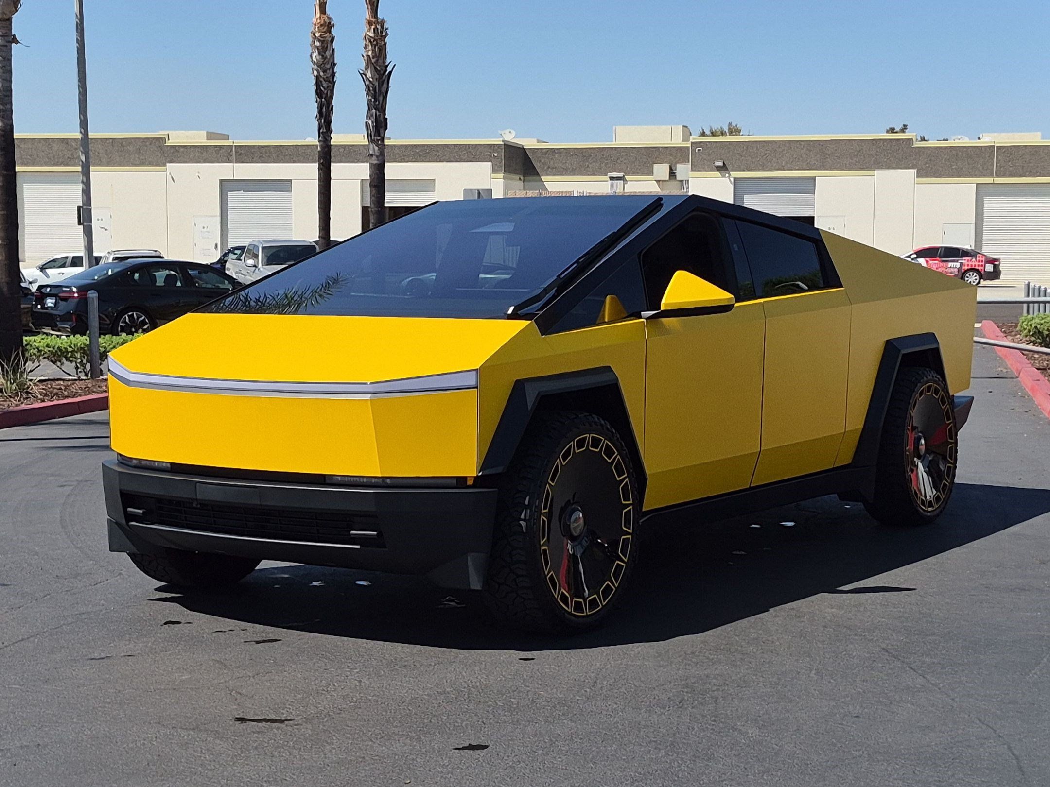 Used 2024 Tesla Cybertruck AWD Crew Cab image 5