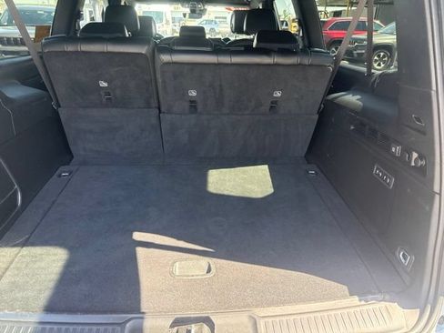 Certified 2024 Jeep Wagoneer L Series II RWD image 31