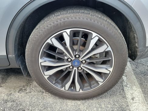 Used 2021 Ford Escape SE w/ SE Sport Appearance Package FWD image 9