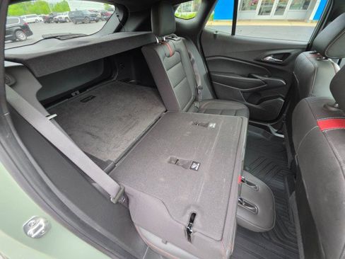 Used 2024 Chevrolet Trax RS w/ Sunroof Package FWD image 18