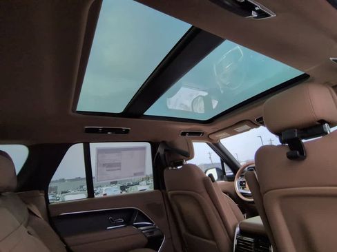 New 2026 Land Rover Range Rover SE image 22