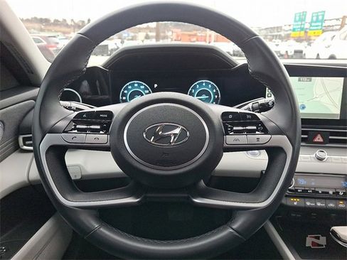 Certified 2022 Hyundai Elantra Limited image 20