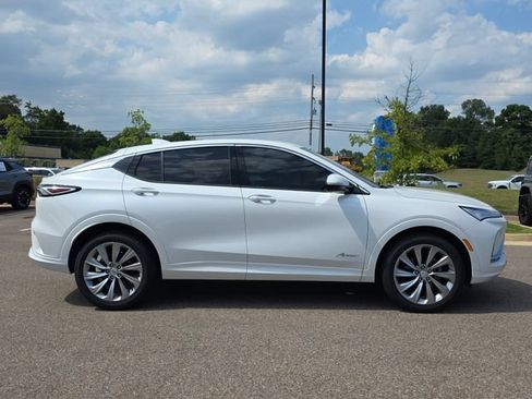 Used 2025 Buick Envista Avenir FWD image 2