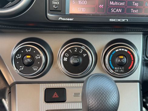 Used 2014 Scion xB FWD image 24