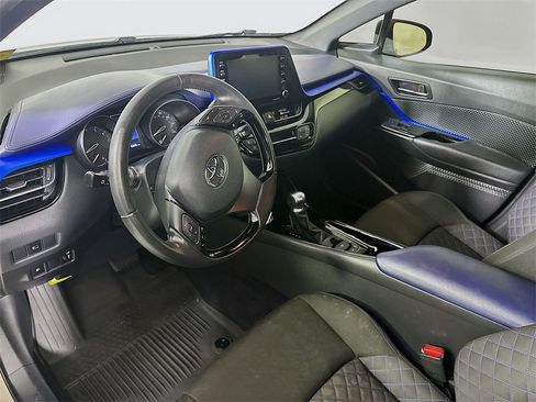 Used 2021 Toyota C-HR XLE image 30