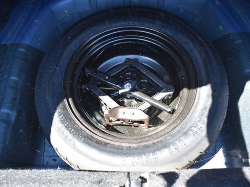 Used 2010 Chrysler Sebring Touring FWD image 26