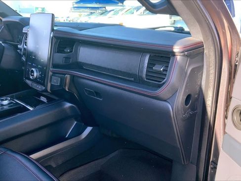 Used 2024 Ford Expedition Limited image 18