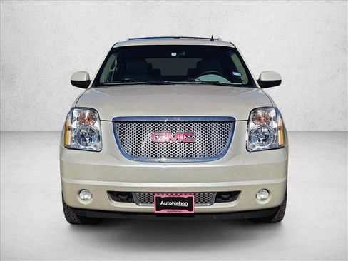 Used 2009 GMC Yukon Denali image 2