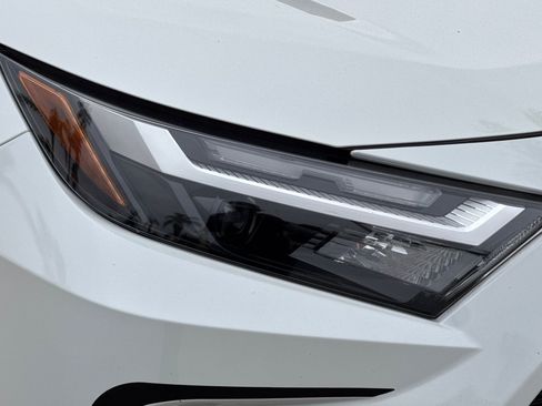 Used 2022 Toyota RAV4 XLE Premium AWD/4WD image 12