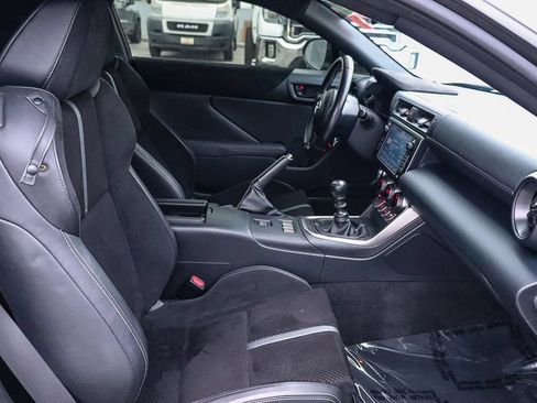 Used 2022 Toyota GR86 Premium w/ ALL Weather Mat Package (TMS) RWD image 19