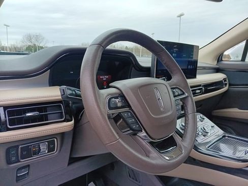 Used 2022 Lincoln Nautilus AWD image 7
