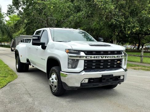 Used 2022 Chevrolet Silverado 3500 LT w/ Convenience Package AWD/4WD image 3