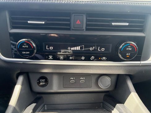 Used 2025 Nissan Rogue SV FWD image 26