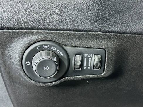 Used 2020 Jeep Compass Limited image 10