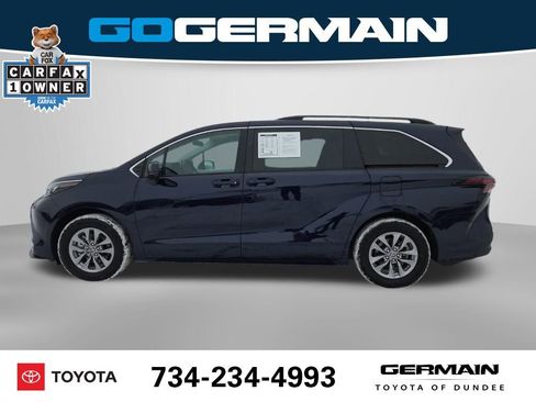 Used 2025 Toyota Sienna LE image 11